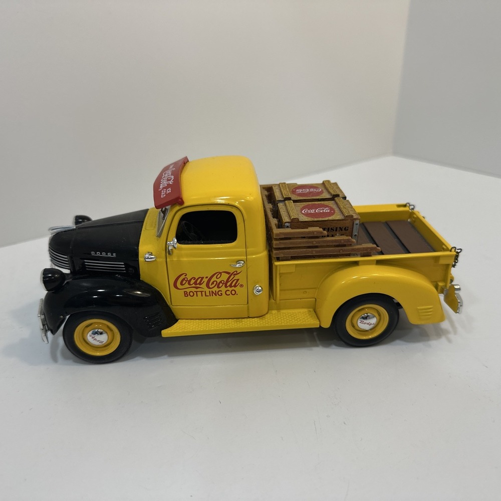 ERTL SCALE MODEL 1947 Dodge Truck Coca Cola Yellow Black